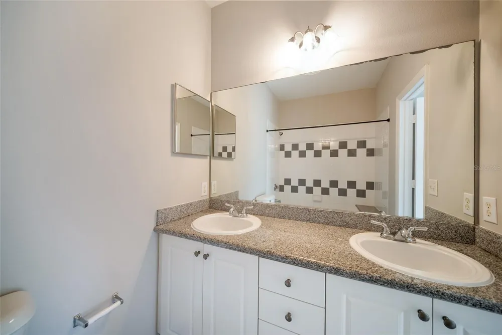 7633 PLANTATION CIRCLE #7633 University Park, FL 34201
