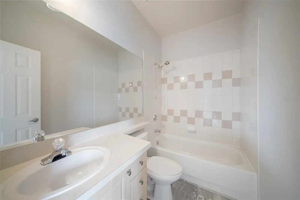 7633 PLANTATION CIRCLE #7633 University Park, FL 34201