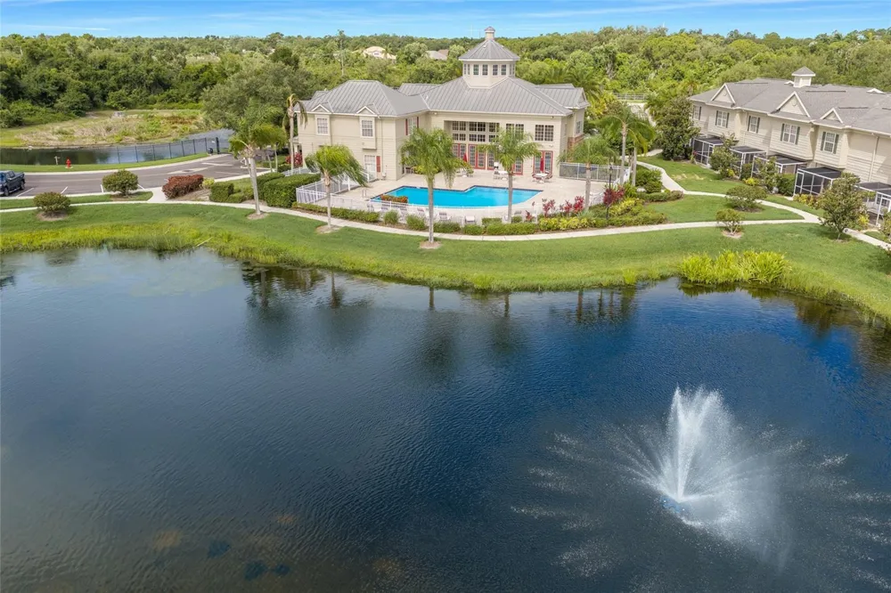7633 PLANTATION CIRCLE #7633 University Park, FL 34201