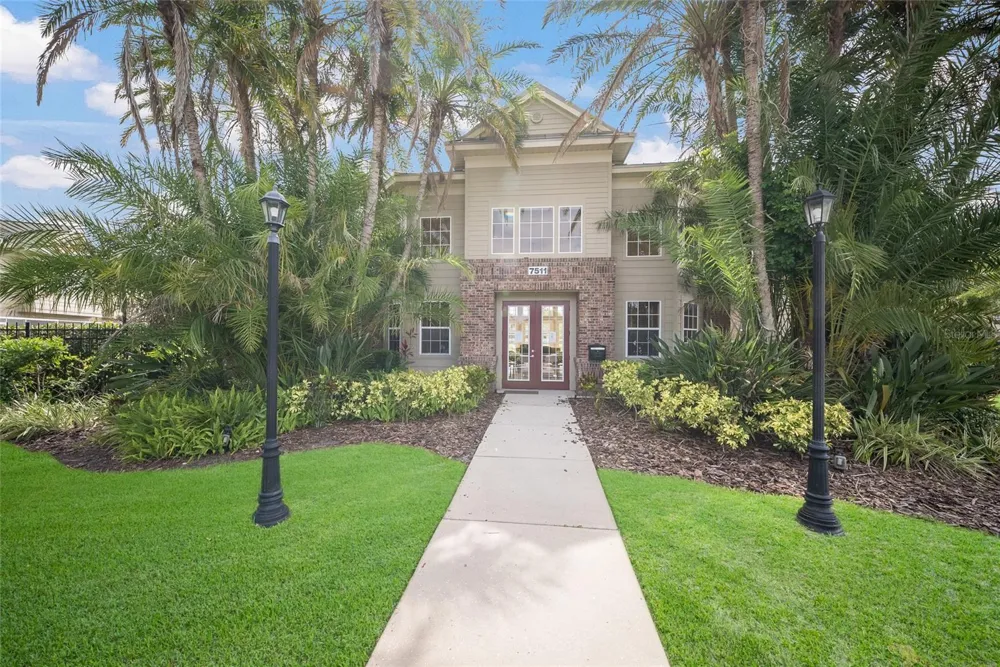 7633 PLANTATION CIRCLE #7633 University Park, FL 34201