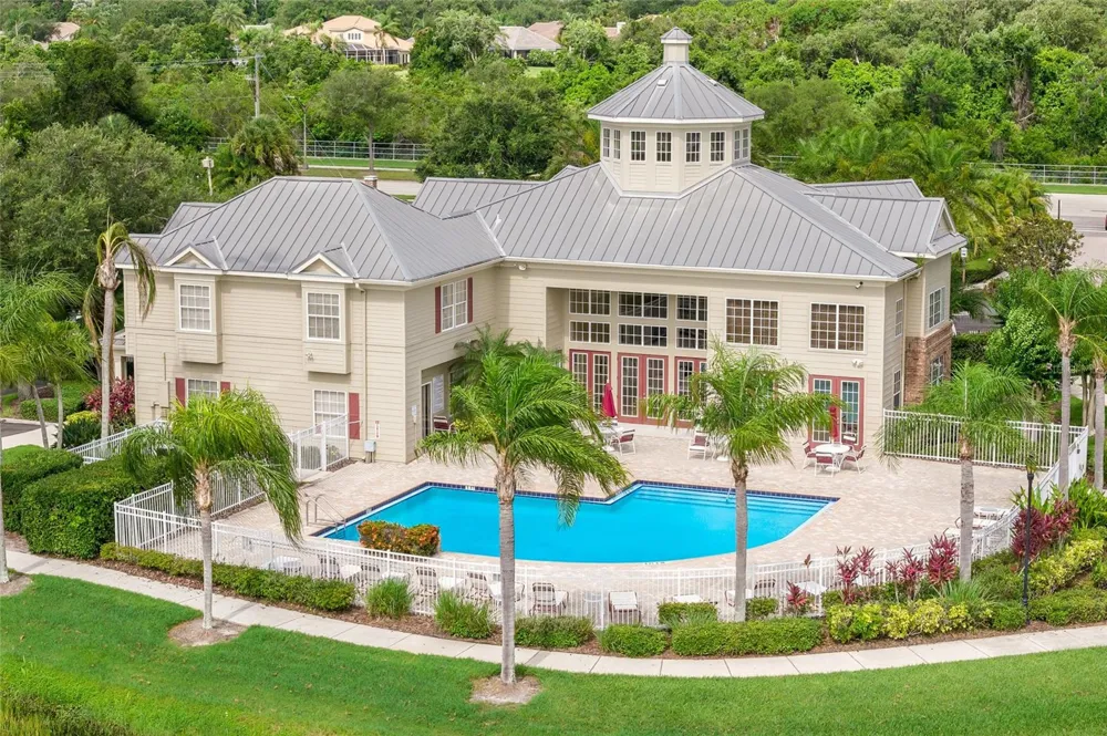 7633 PLANTATION CIRCLE #7633 University Park, FL 34201