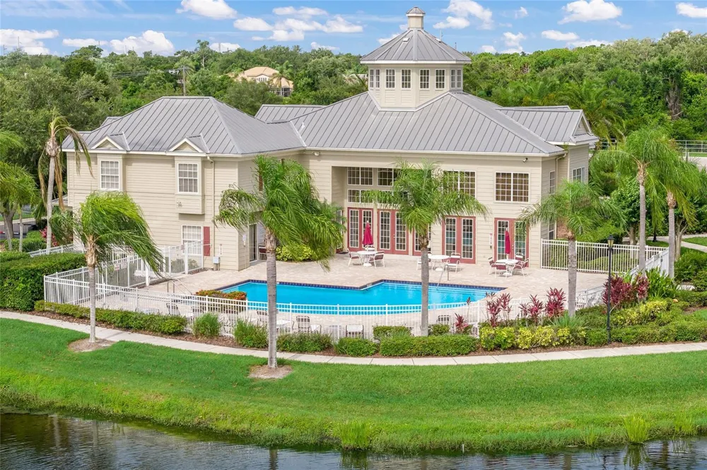 7633 PLANTATION CIRCLE #7633 University Park, FL 34201