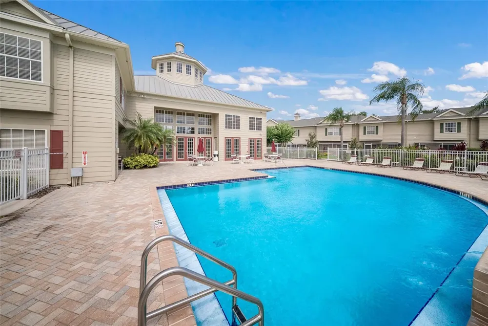 7633 PLANTATION CIRCLE #7633 University Park, FL 34201