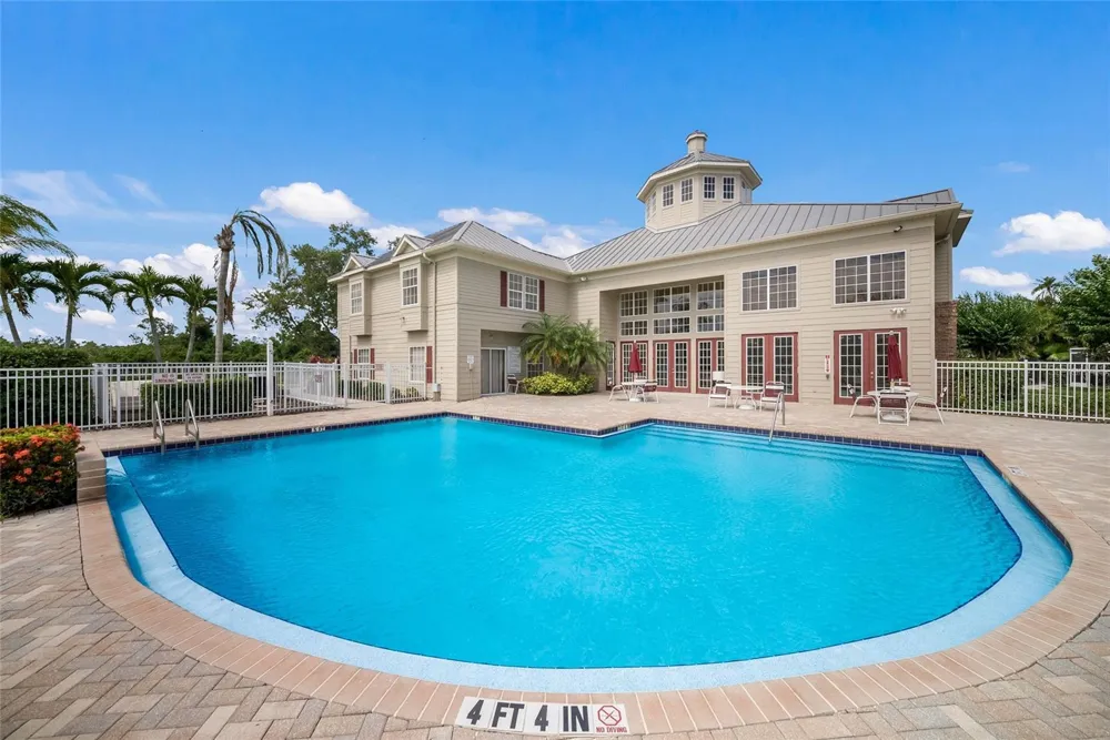 7633 PLANTATION CIRCLE #7633 University Park, FL 34201