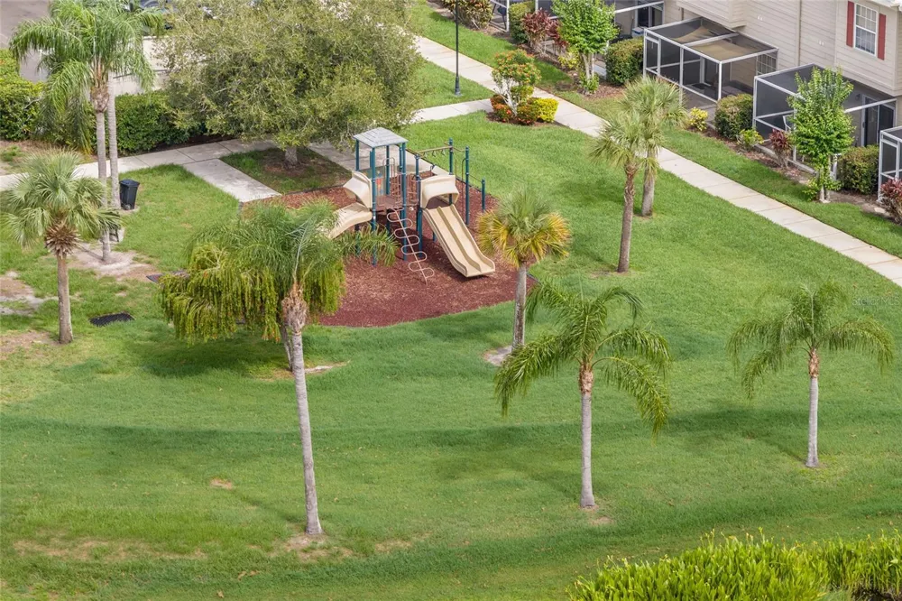 7633 PLANTATION CIRCLE #7633 University Park, FL 34201