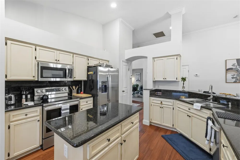 12329 GLENFIELD AVENUE Tampa, FL 33626