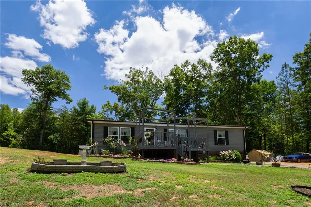 8955 Dennis Road Germanton, NC 27019