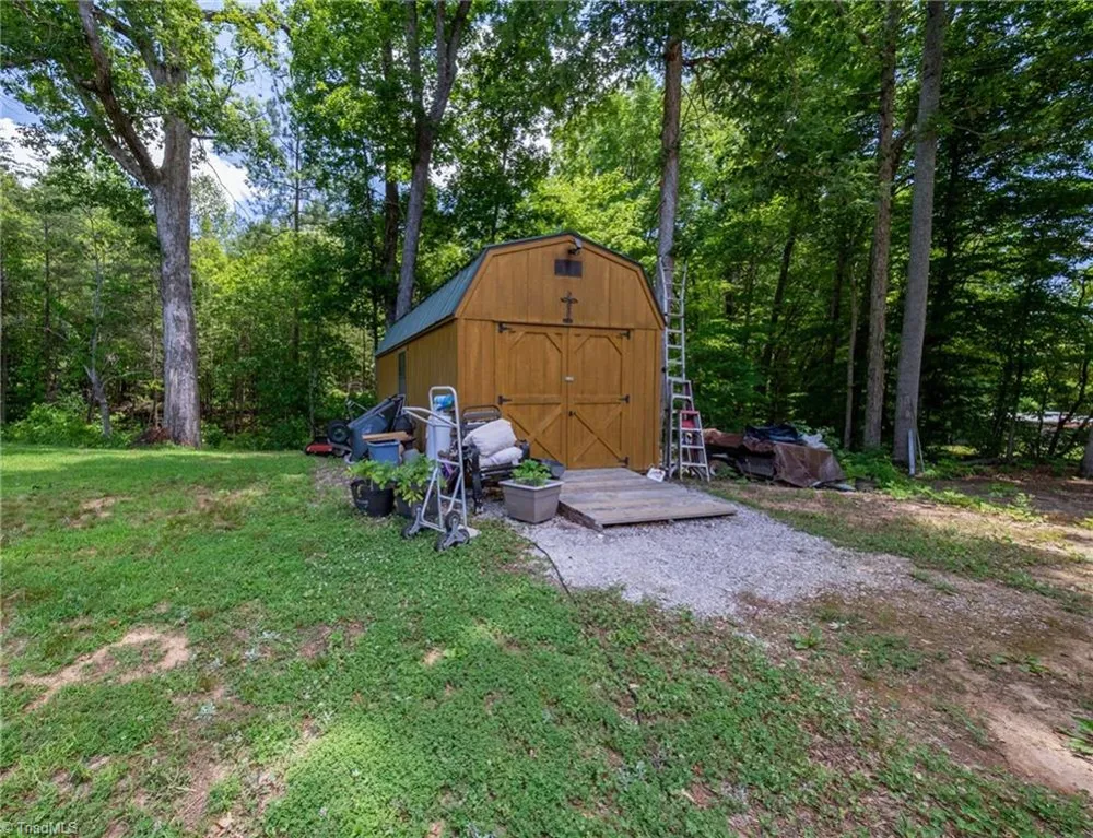 8955 Dennis Road Germanton, NC 27019