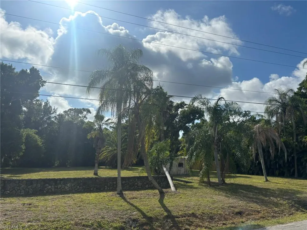 2948 Garden Street North Fort Myers, FL 33917