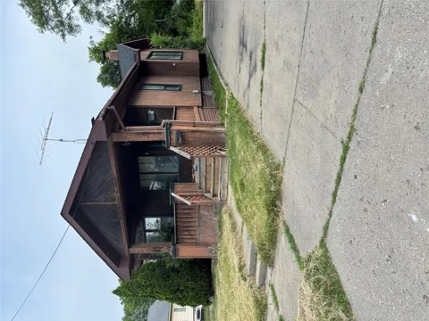 1122 Simcoe Avenue