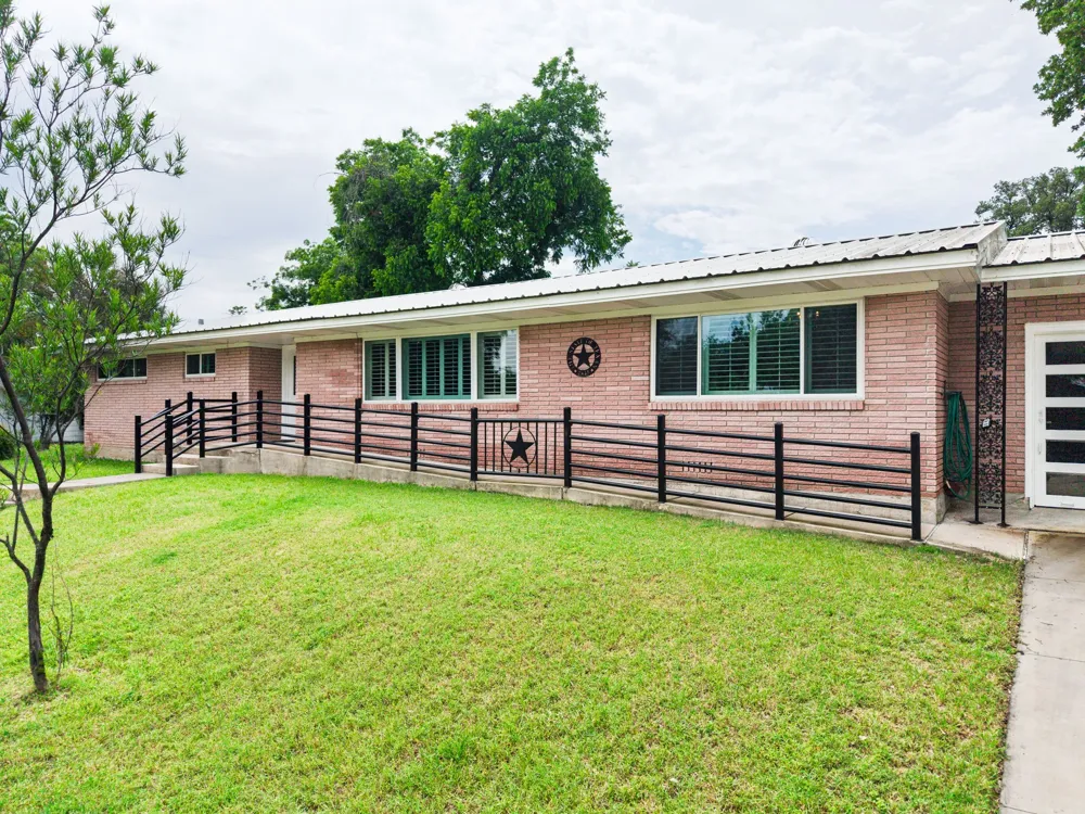708 W North Avenue Lampasas, TX 76550