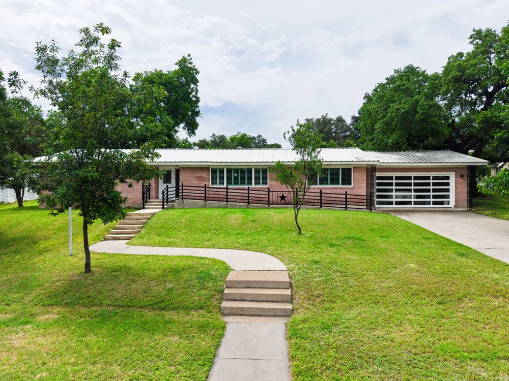 708 W North Avenue Lampasas, TX 76550