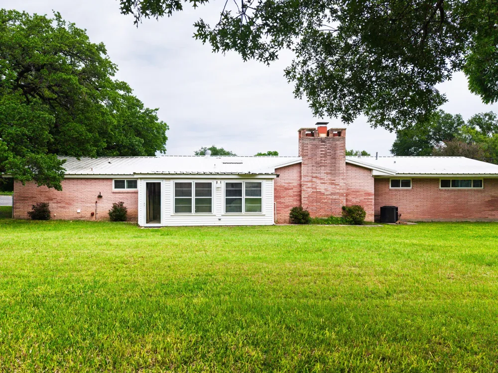 708 W North Avenue Lampasas, TX 76550