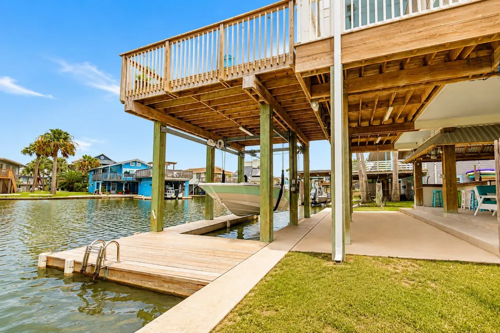 16602 Bahama Way Jamaica Beach, TX 77554