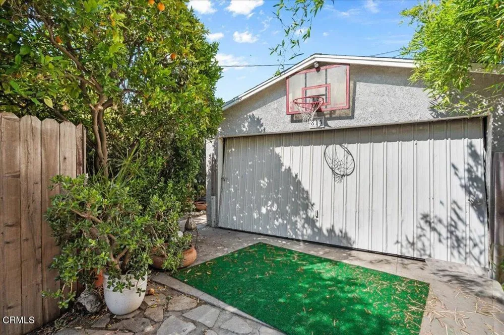 815 Kenwood Street Burbank, CA 91505