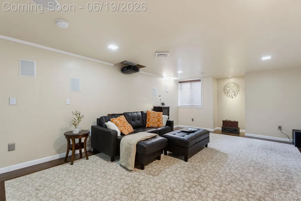 25035 Samoset Court Novi City, MI 48374
