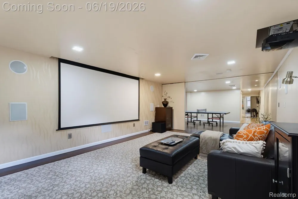 25035 Samoset Court Novi City, MI 48374