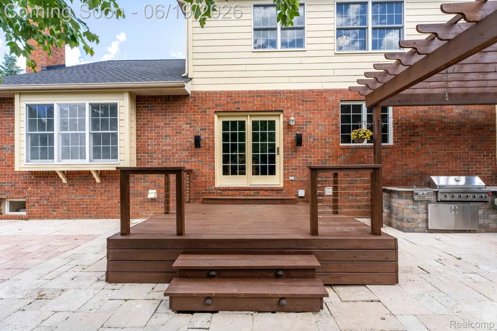 25035 Samoset Court Novi City, MI 48374
