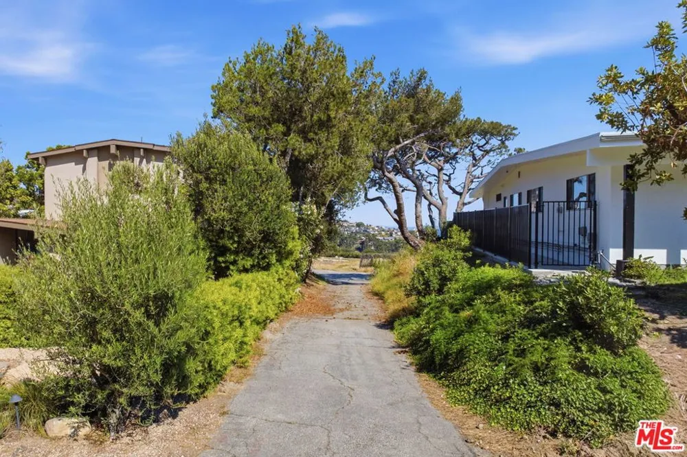 3442 Cloudcroft Drive Malibu, CA 90265