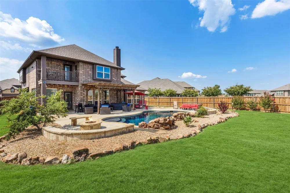 8229 Spitfire Trail Aubrey, TX 76227