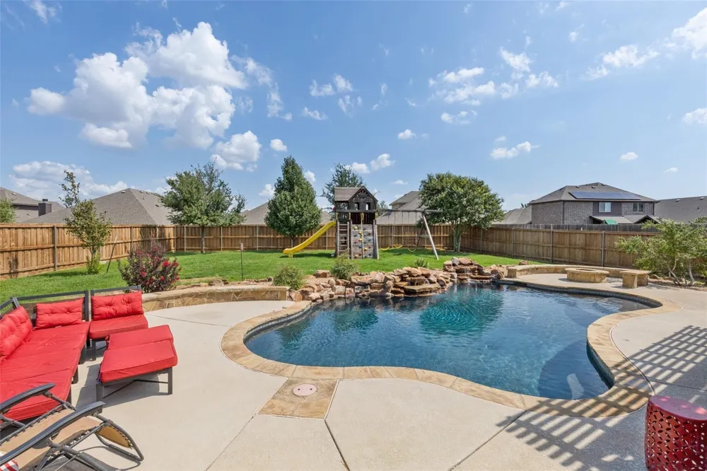 8229 Spitfire Trail Aubrey, TX 76227