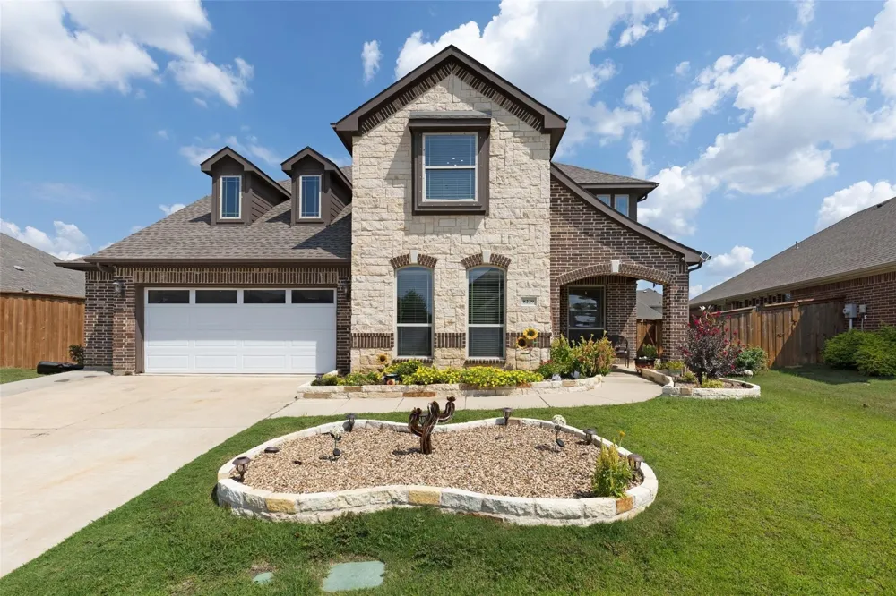 8229 Spitfire Trail Aubrey, TX 76227