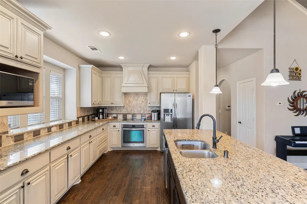 8229 Spitfire Trail Aubrey, TX 76227