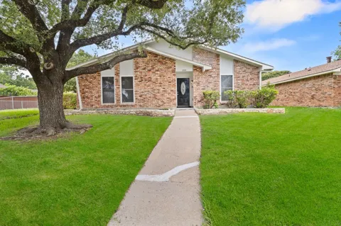 3709 Red Oak Drive