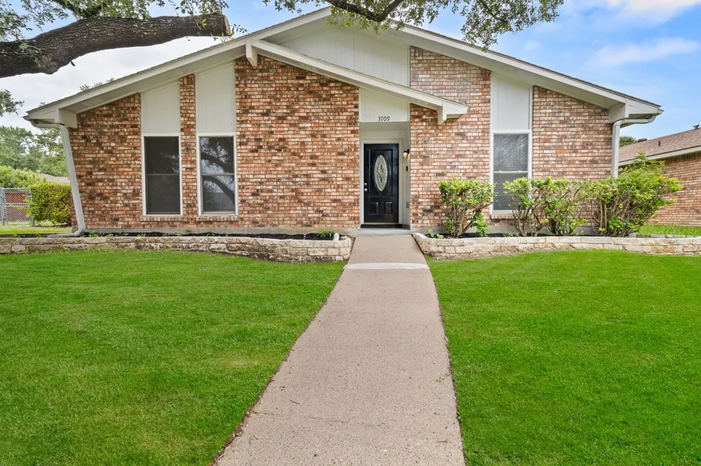 3709 Red Oak Drive Garland, TX 75043