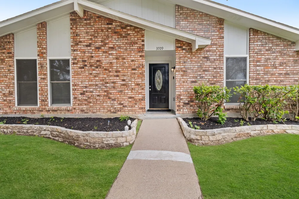 3709 Red Oak Drive Garland, TX 75043