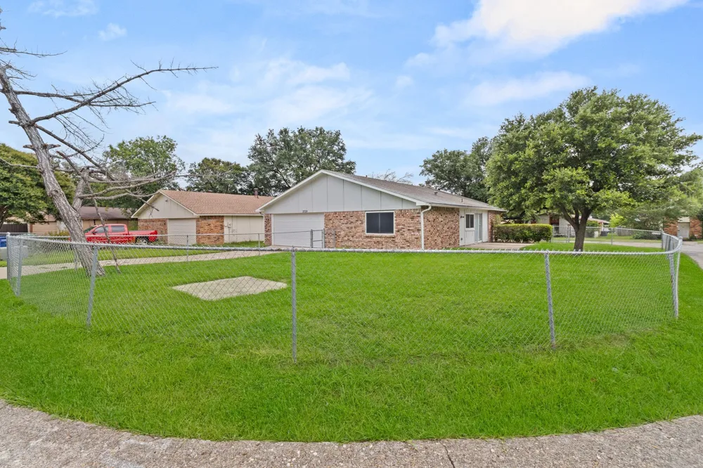 3709 Red Oak Drive Garland, TX 75043