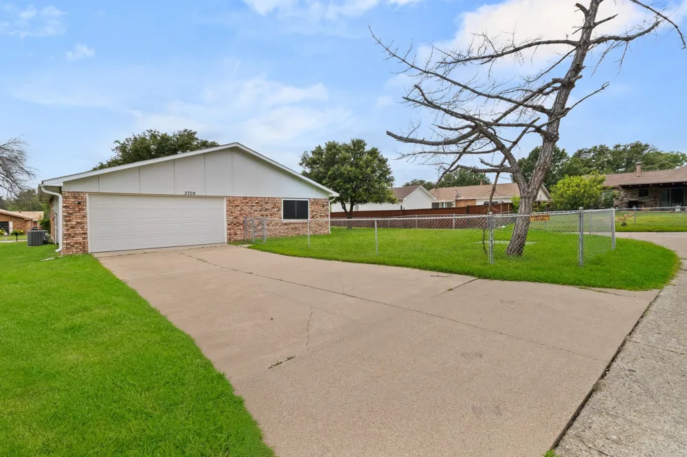 3709 Red Oak Drive Garland, TX 75043