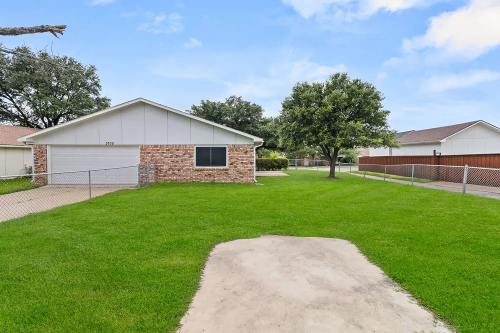 3709 Red Oak Drive Garland, TX 75043