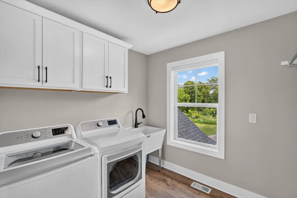 7895 Oak Grove Road Howell City, MI 48855