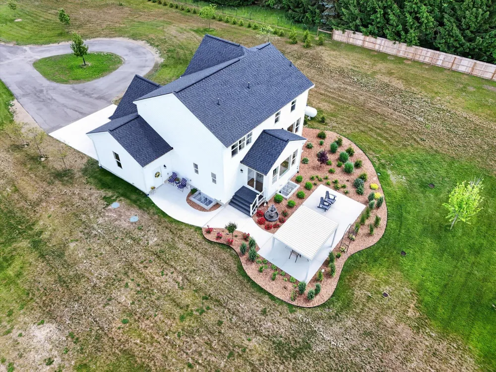 7895 Oak Grove Road Howell City, MI 48855