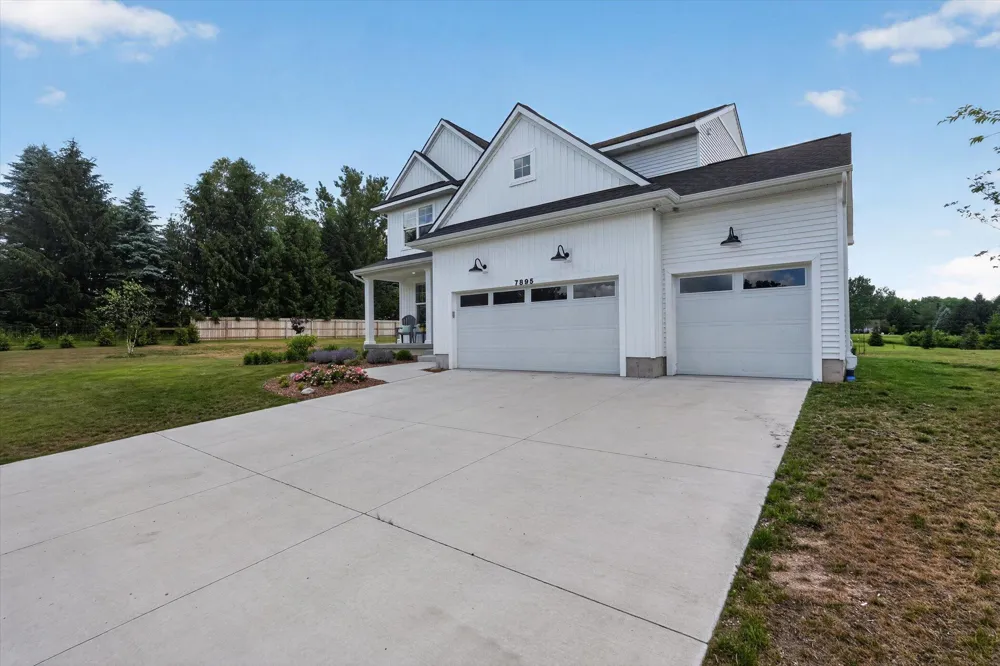 7895 Oak Grove Road Howell City, MI 48855