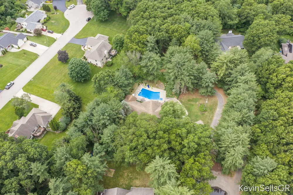7710 Cascade Pines Drive SE Cascade Charter Township, MI 49546