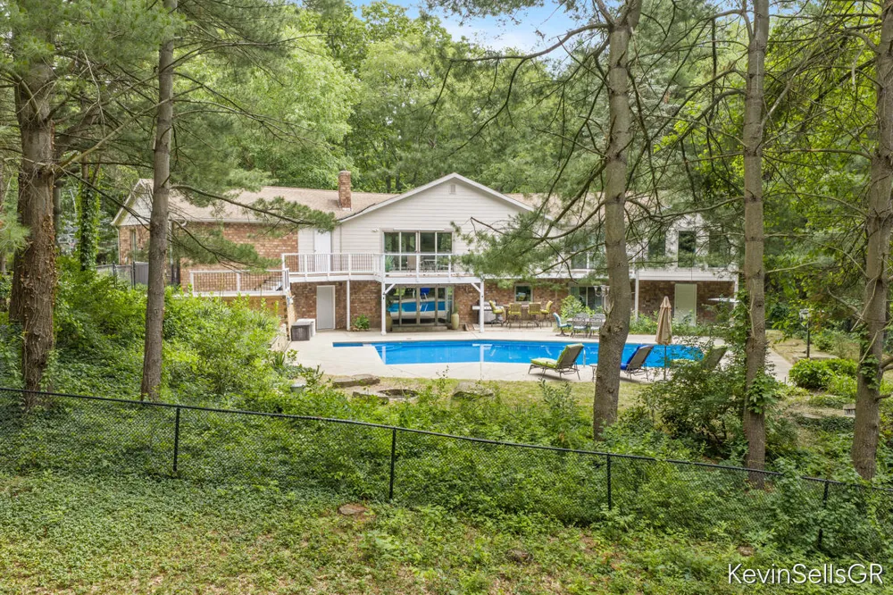 7710 Cascade Pines Drive SE Cascade Charter Township, MI 49546