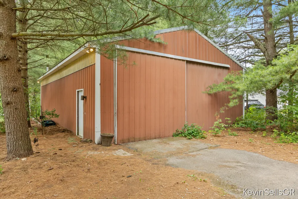 7710 Cascade Pines Drive SE Cascade Charter Township, MI 49546