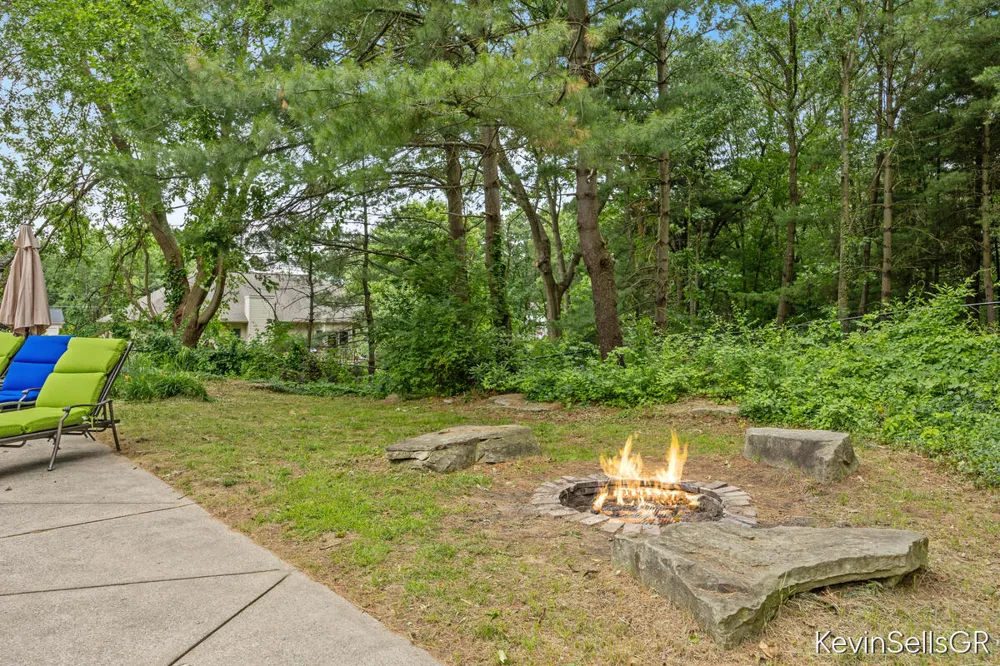 7710 Cascade Pines Drive SE Cascade Charter Township, MI 49546