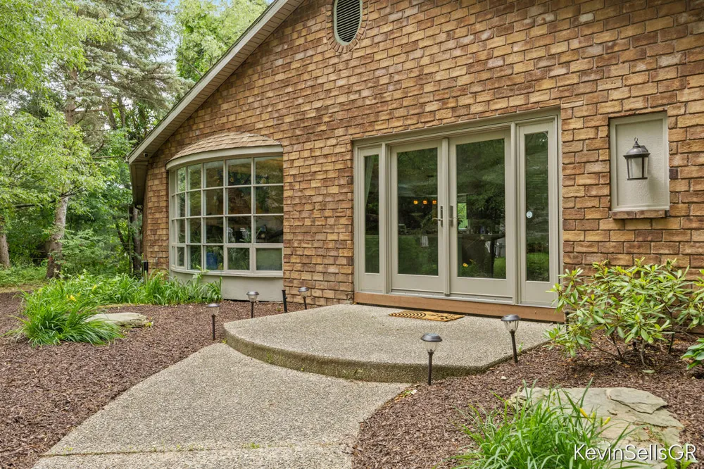 7710 Cascade Pines Drive SE Cascade Charter Township, MI 49546