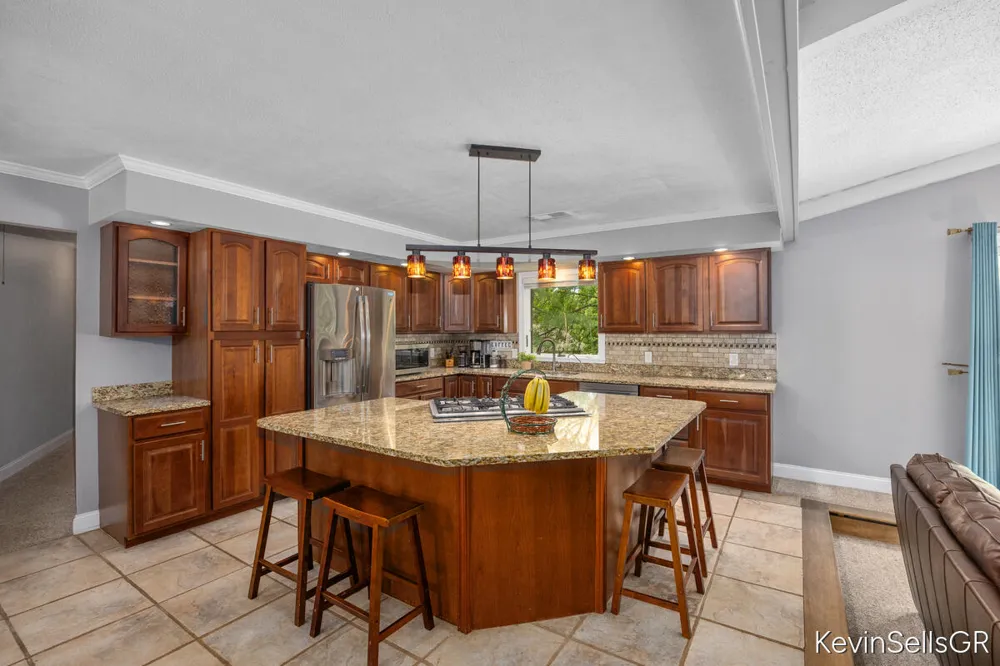 7710 Cascade Pines Drive SE Cascade Charter Township, MI 49546