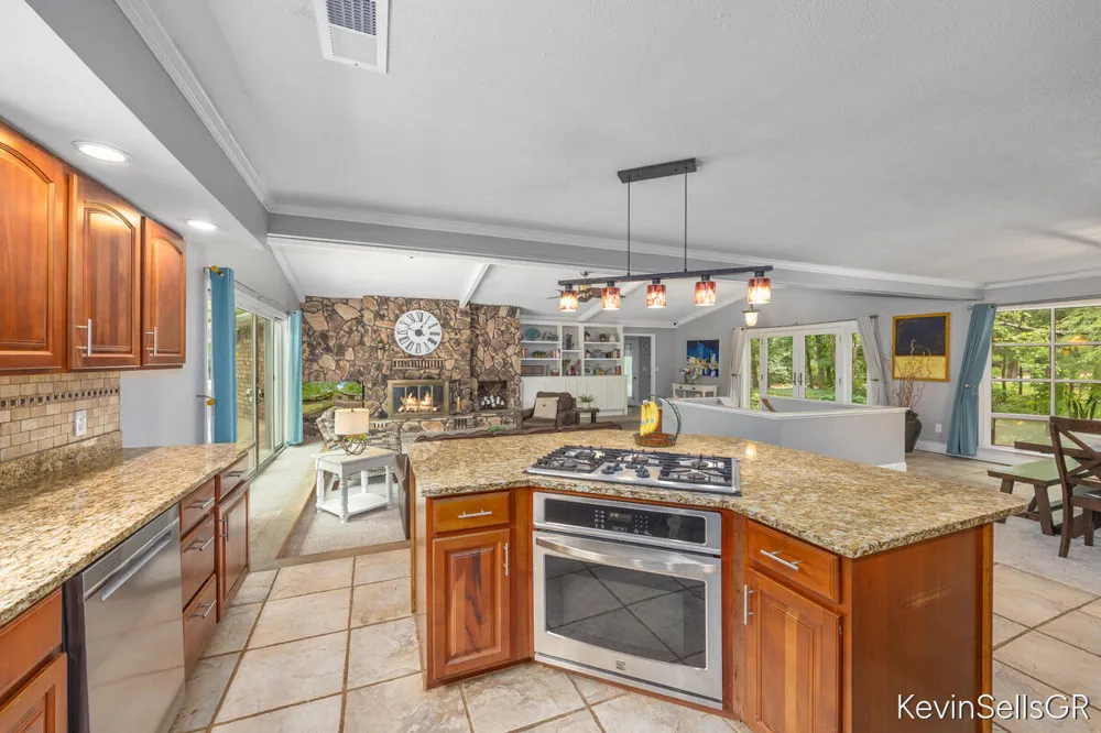 7710 Cascade Pines Drive SE Cascade Charter Township, MI 49546