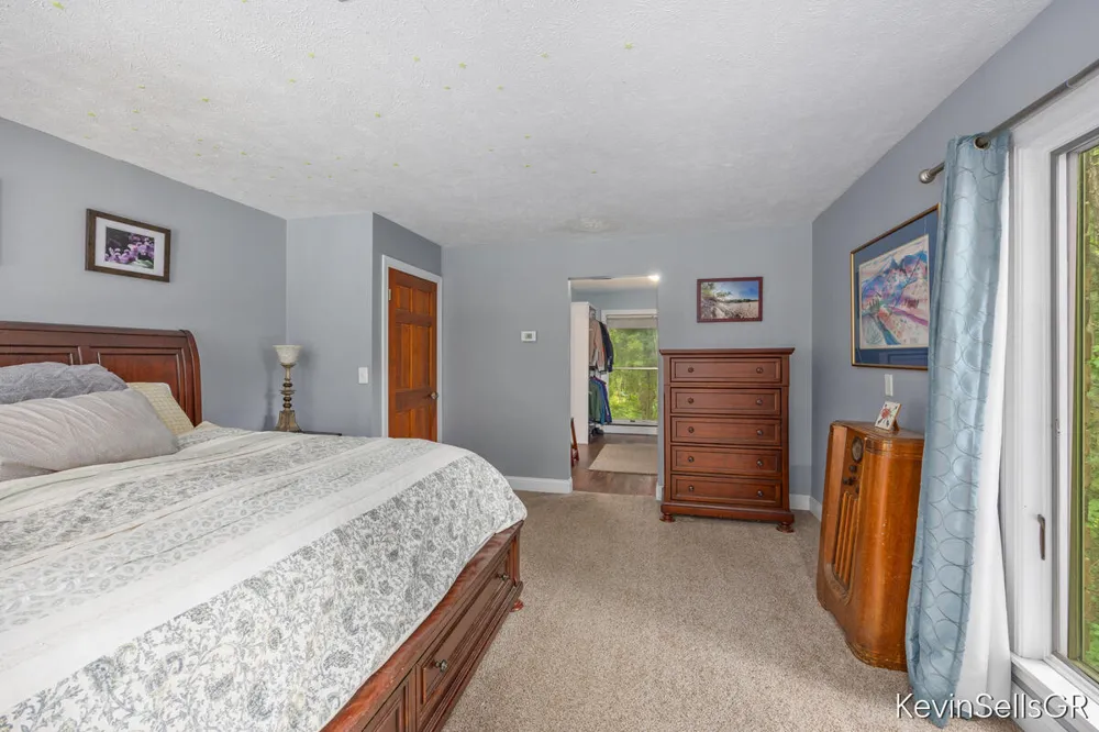 7710 Cascade Pines Drive SE Cascade Charter Township, MI 49546