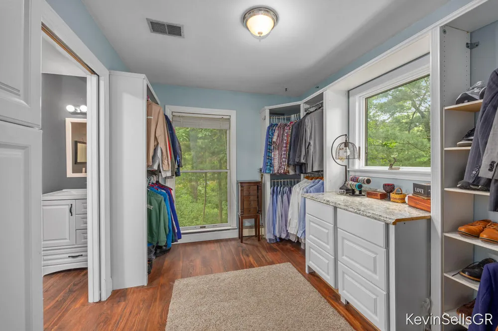 7710 Cascade Pines Drive SE Cascade Charter Township, MI 49546
