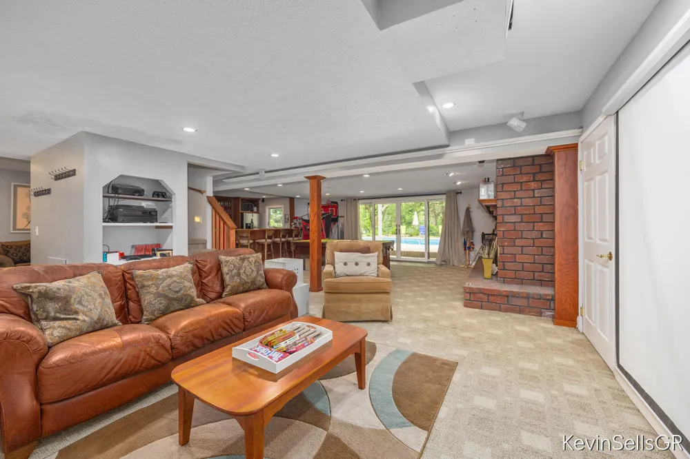 7710 Cascade Pines Drive SE Cascade Charter Township, MI 49546