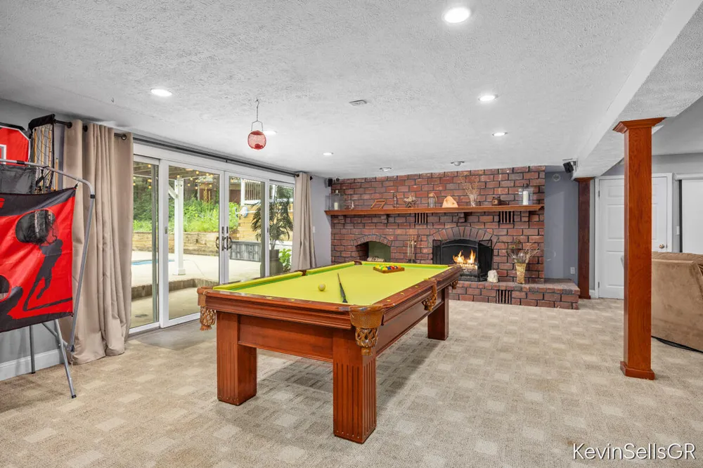7710 Cascade Pines Drive SE Cascade Charter Township, MI 49546