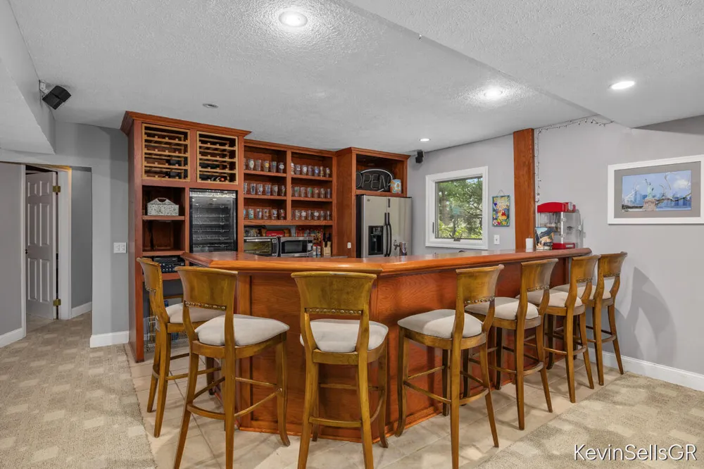 7710 Cascade Pines Drive SE Cascade Charter Township, MI 49546