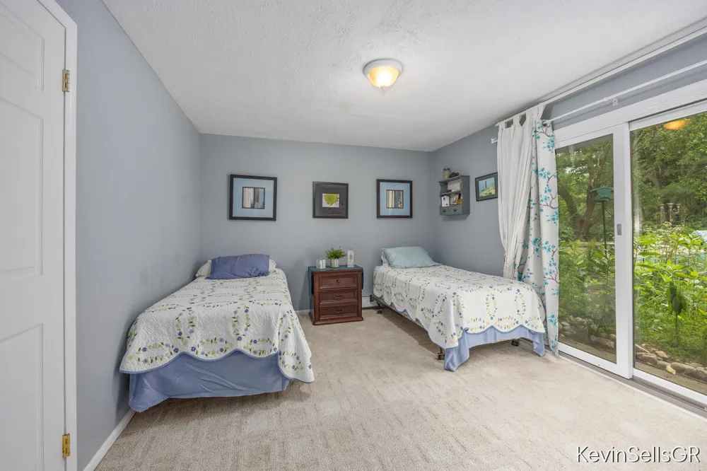 7710 Cascade Pines Drive SE Cascade Charter Township, MI 49546