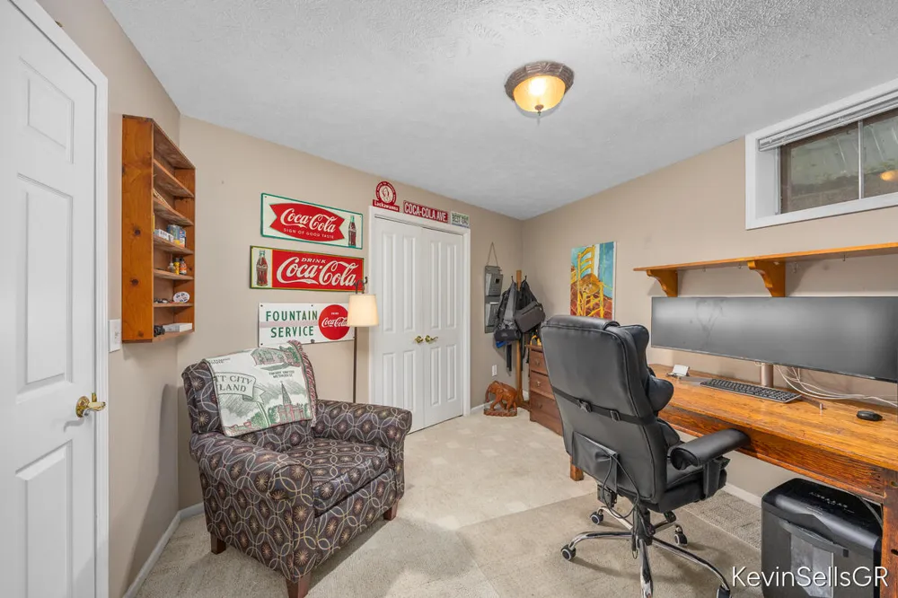 7710 Cascade Pines Drive SE Cascade Charter Township, MI 49546